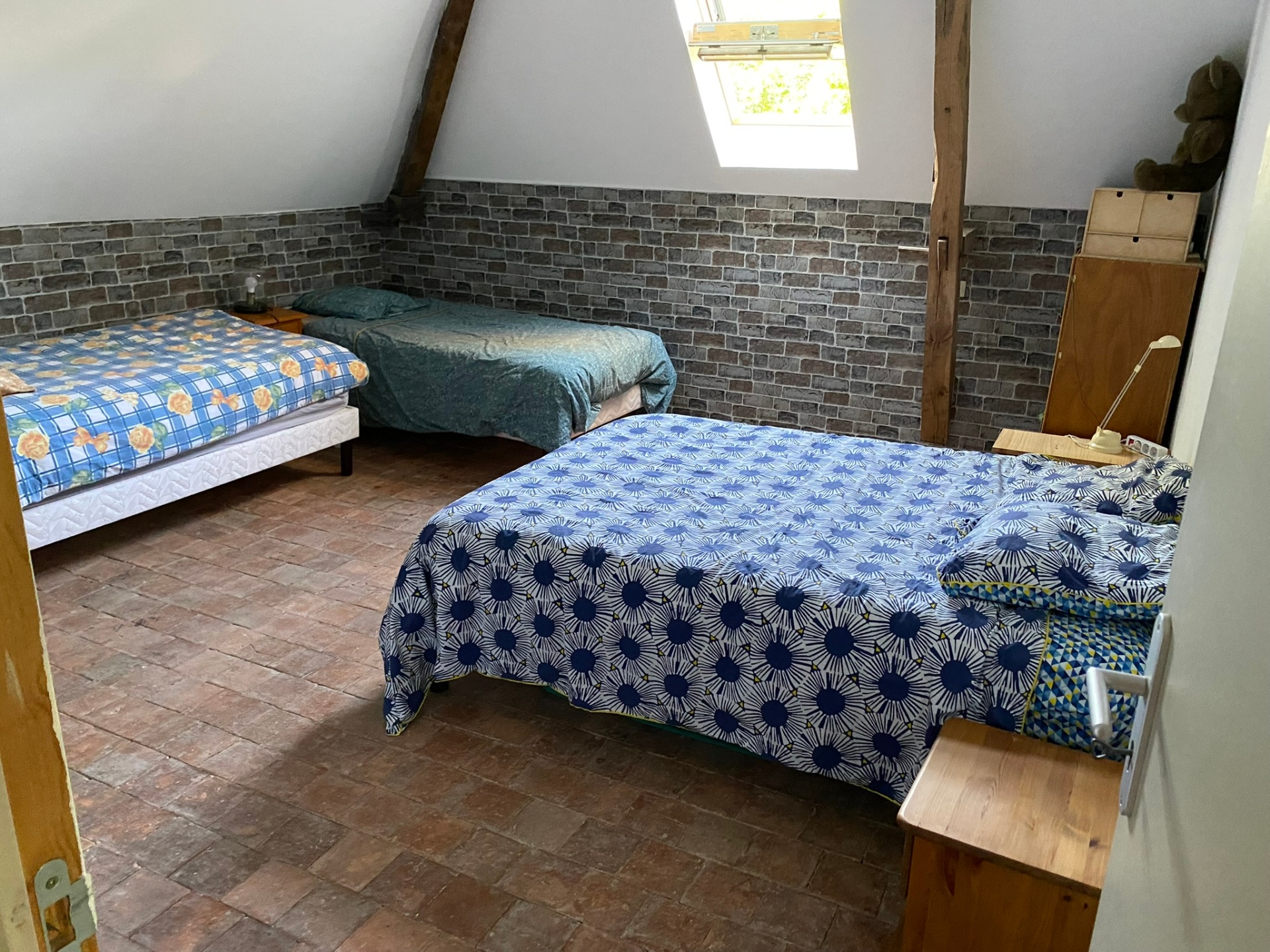 Chambre meublée à l'ancienne avec lit double — vue 6
